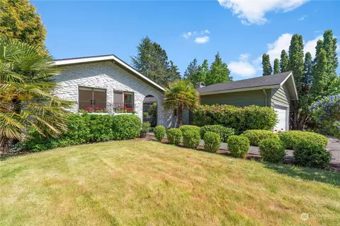 19420 46th Ave NE, Lake Forest Park, WA 98155