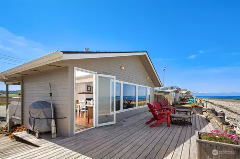 2649 W Beach Rd, Oak Harbor, WA 98277