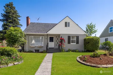 33 Oak Park Dr SW, Lakewood, WA 98499