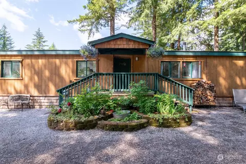 8594 Golden Valley Dr, Maple Falls, WA 98266