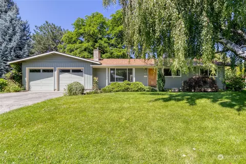 33 NE Tremont Dr, College Place, WA 99324