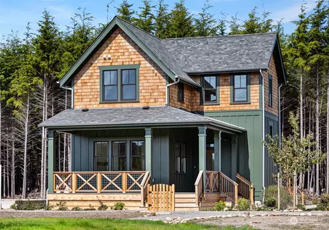 46 Hilltop Ln, Pacific Beach, WA 98571