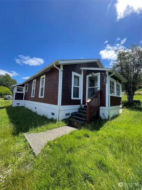 1045 Crossing St, Raymond, WA 98577