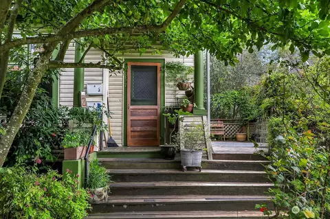 1057 E Harrison St, Seattle, WA 98102