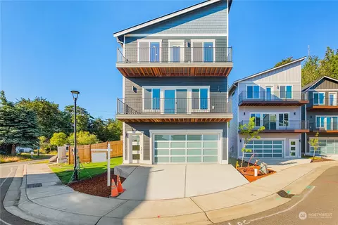 130 Blackfish Ct, Bremerton, WA 98310