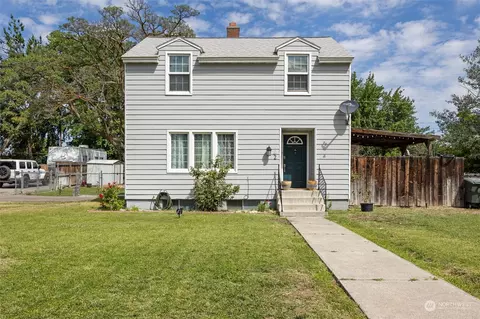 712 Van Giesen St, Richland, WA 99354