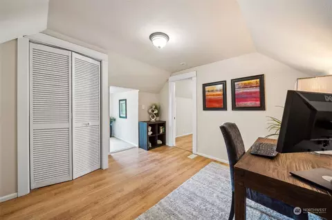 Entry Way - 3140 Harding St, Enumclaw, WA 98022 photo 1 of 2