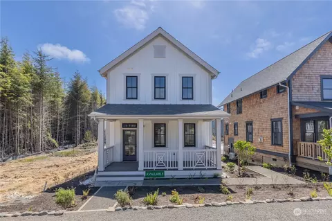19 Spoke Ln, Pacific Beach, WA 98571