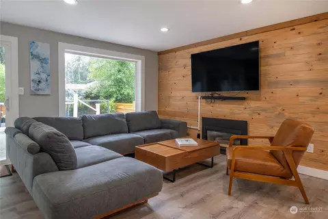 Living - 17920 91st Pl NE, Bothell, WA 98011 photo 1 of 4