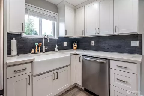 Kitchen - 17920 91st Pl NE, Bothell, WA 98011 photo 4 of 5