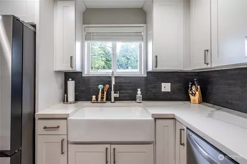 Kitchen - 17920 91st Pl NE, Bothell, WA 98011 photo 3 of 5