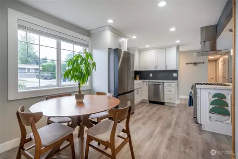 Kitchen - 17920 91st Pl NE, Bothell, WA 98011 photo 5 of 5