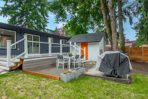 Exterior - 17920 91st Pl NE, Bothell, WA 98011 photo 10 of 16