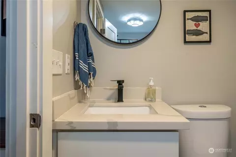 Bath - 17920 91st Pl NE, Bothell, WA 98011 photo 2 of 3