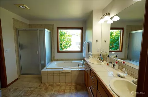 Bath - 1031 New Meadows Loop, Sequim, WA 98382 photo 2 of 5
