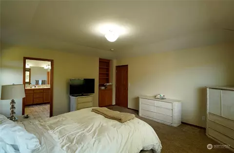 Bedroom - 1031 New Meadows Loop, Sequim, WA 98382 photo 3 of 5