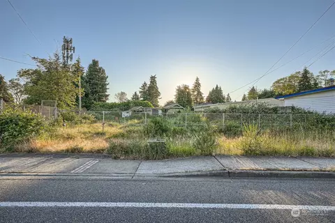 12463 Des Moines Memorial Dr S, Seattle, WA 98168