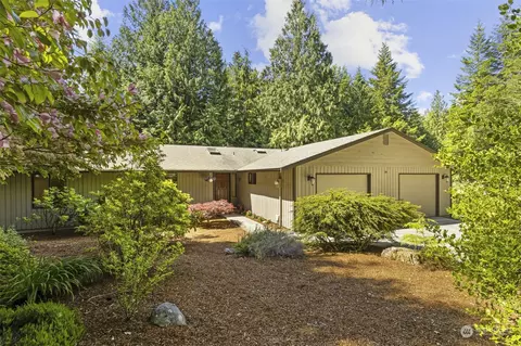 8 Topsail Ln, Port Ludlow, WA 98365