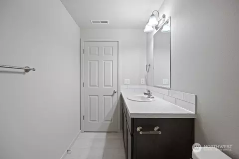 Bath - 712 E Cascade St, Othello, WA 99344 photo 4 of 4