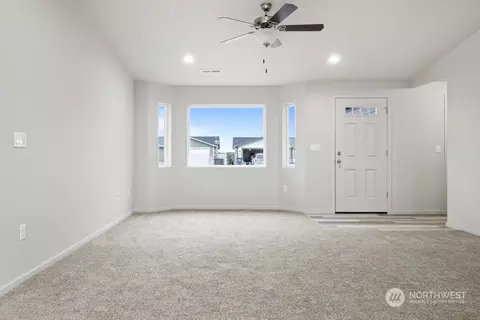 Living - 712 E Cascade St, Othello, WA 99344 photo 1 of 2