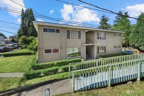 9015 9th Ave SW, Seattle, WA 98106