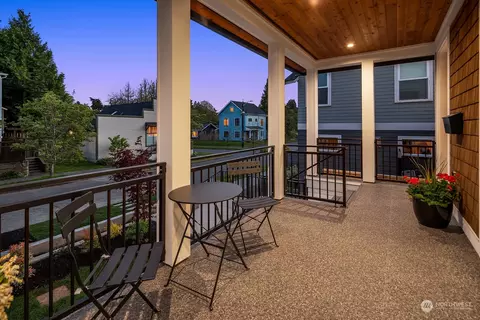 706 N 76th St, Seattle, WA 98103 photo 2