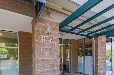 8750 Greenwood Ave N #S303, Seattle, WA 98103