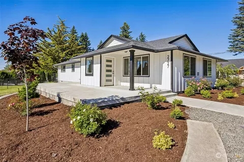 2727 17th St SW, Puyallup, WA 98373