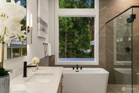 Bath - 9034 NE 178th St, Bothell, WA 98011 photo 3 of 5