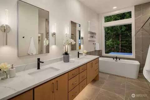 Bath - 9034 NE 178th St, Bothell, WA 98011 photo 1 of 5