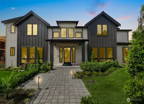 425 14th Ave W, Kirkland, WA 98033