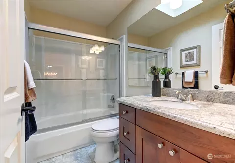 Bath - 2002 189th Pl SE, Bothell, WA 98012 photo 3 of 3