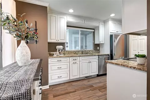 Kitchen - 2002 189th Pl SE, Bothell, WA 98012 photo 1 of 4
