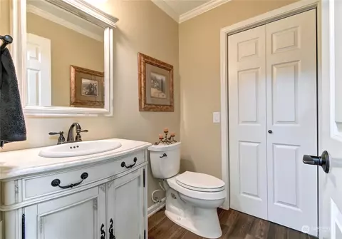 Bath - 2002 189th Pl SE, Bothell, WA 98012 photo 1 of 3