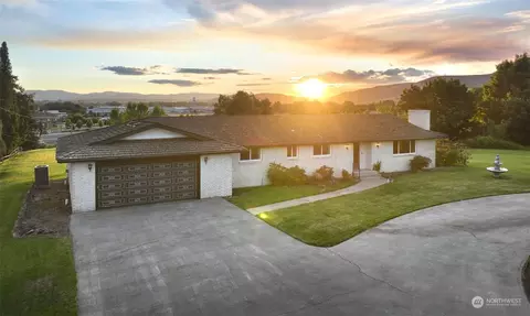 220 Warren Acres Rd, Yakima, WA 98901