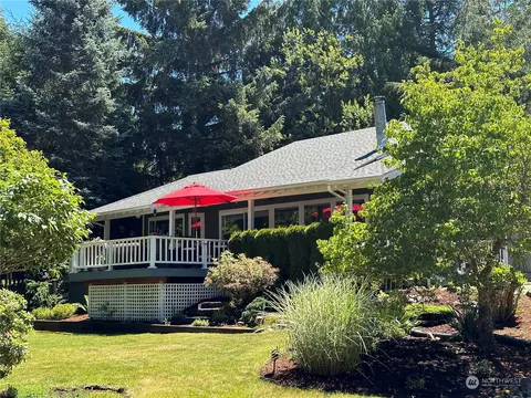 91 E Canyon View Rd, Belfair, WA 98528