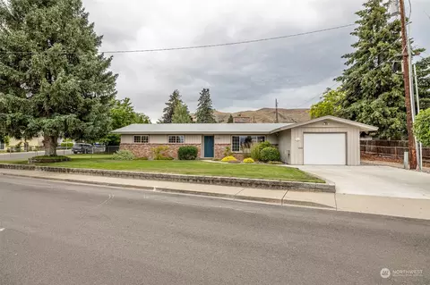 101 Brookside Way, Wenatchee, WA 98801
