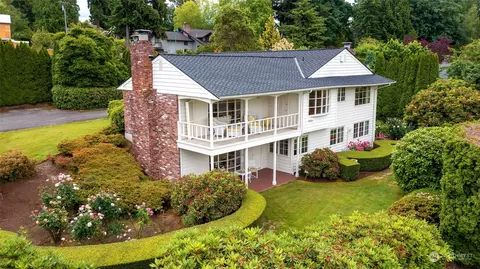 9073 NE 41st St, Yarrow Point, WA 98004