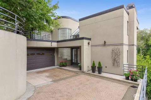 1529 Magnolia Blvd W, Seattle, WA 98199