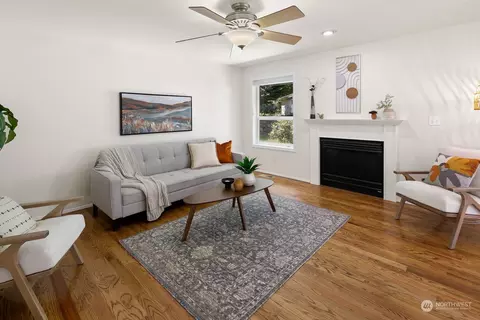 Living - 12418 52nd Dr SE, Everett, WA 98208 photo 5 of 7