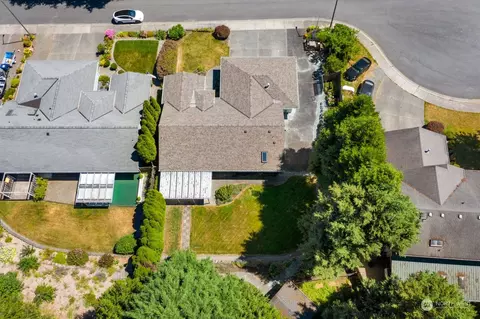 View/Area - 12418 52nd Dr SE, Everett, WA 98208 photo 2 of 4