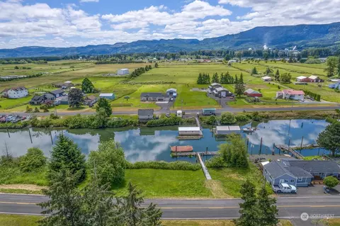 157 N Welcome Slough Rd, Cathlamet, WA 98612
