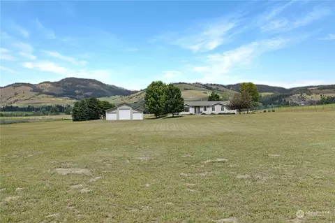 708 V Hoffman Rd, Kettle Falls, WA 99141