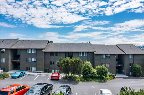 270 SE Barrington Dr #B204, Oak Harbor, WA 98277