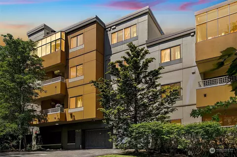 7600 SE 29th St #101, Mercer Island, WA 98040