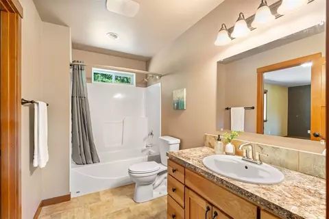 Bath - 6608 Everson Goshen Rd, Everson, WA 98247 photo 5 of 5
