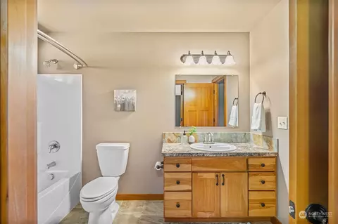 Bath - 6608 Everson Goshen Rd, Everson, WA 98247 photo 4 of 5