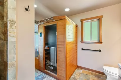 Bath - 6608 Everson Goshen Rd, Everson, WA 98247 photo 3 of 5
