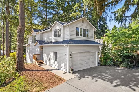 706 N 182nd St, Shoreline, WA 98133