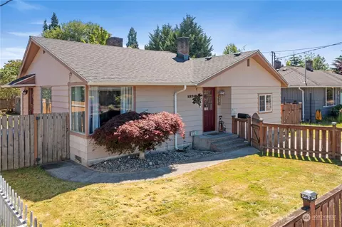 1224 3rd Ave NW, Puyallup, WA 98371